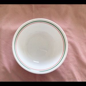 16 oz bowls.  Red/green rings